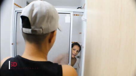 spying on my slutty stepsister in the shower- porn in Spanish